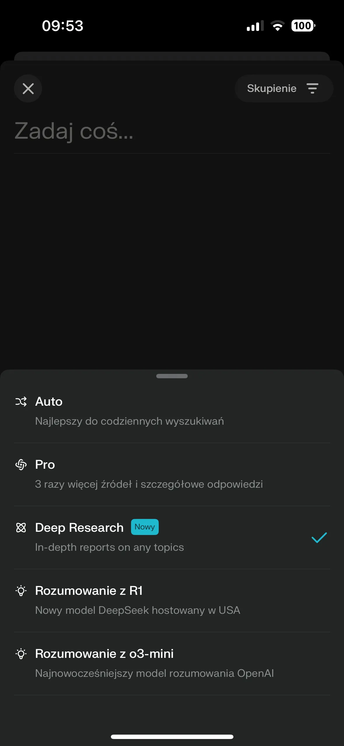 Wybór trybu w aplikacji Perplexity na iPhonie — zaznaczony Deep Research obok trybów Auto i Pro